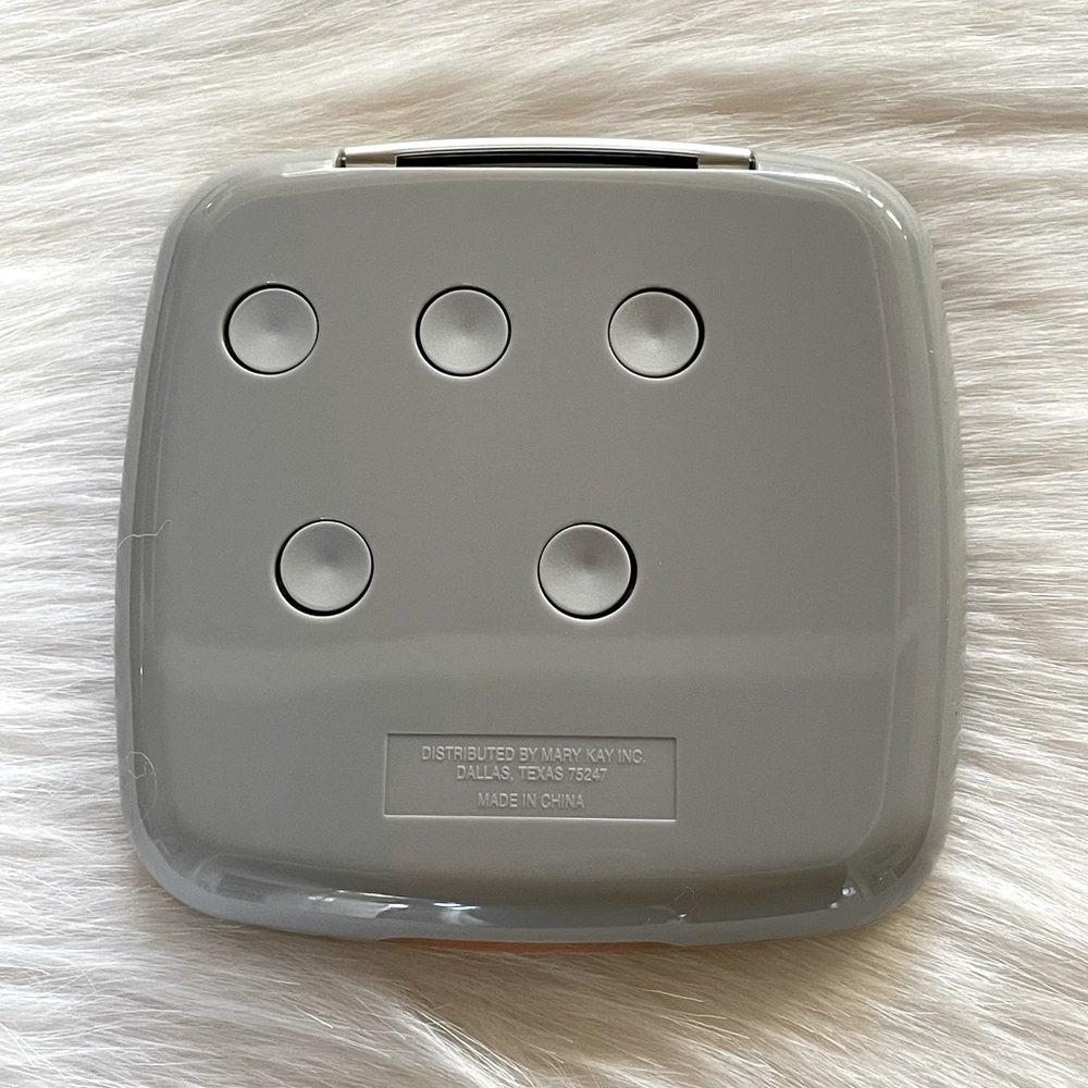 Mary Kay Signature Custom Compact - Picture 4 of 5